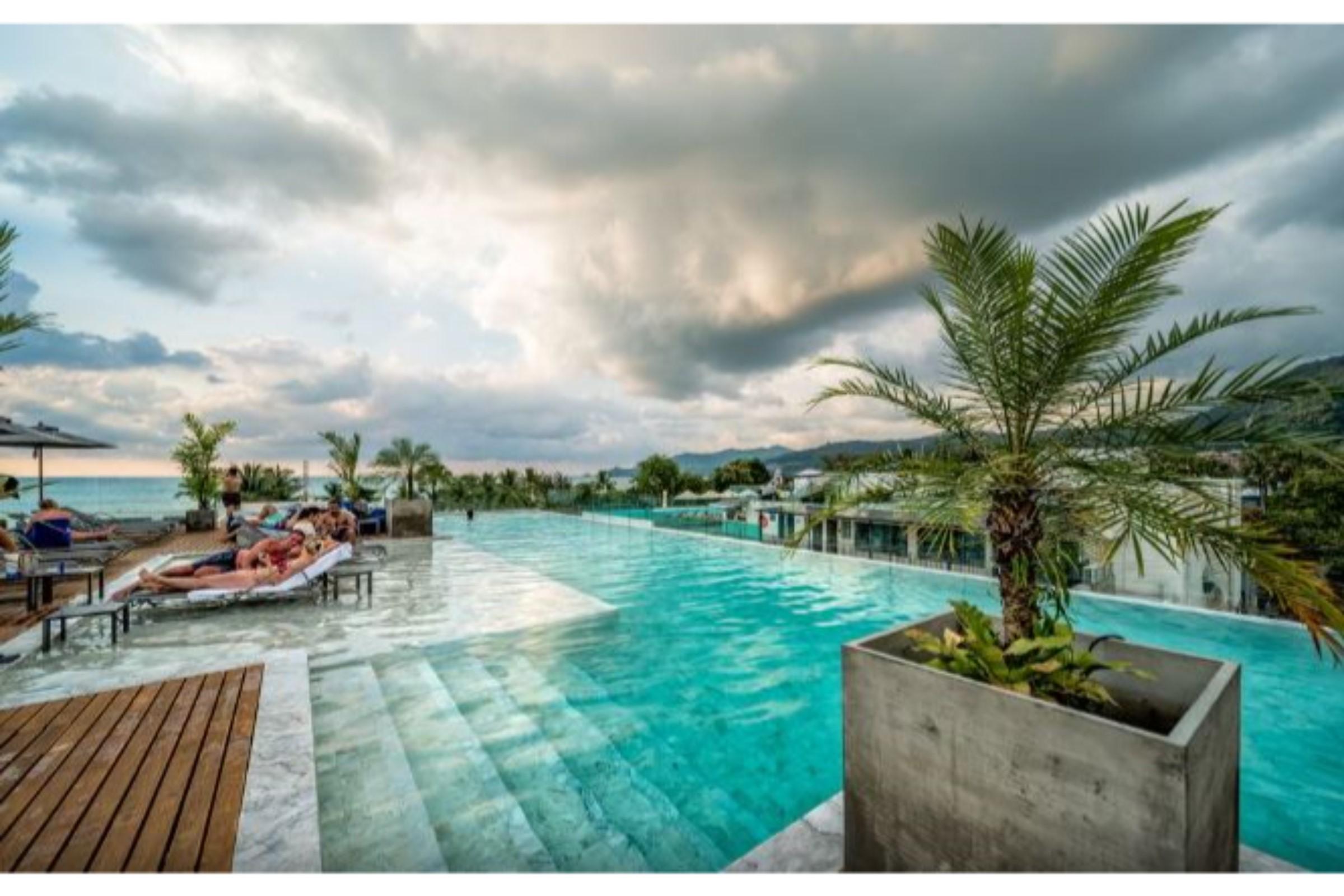 Hotel Clover Patong Phuket - Sha Plus Exterior foto